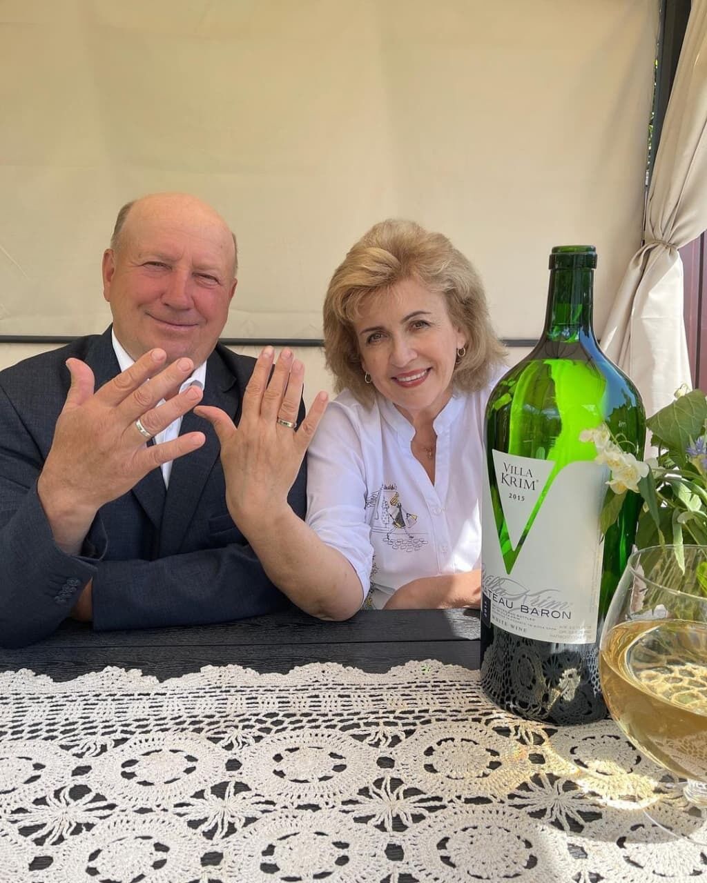 Леся Никитюк поздравила родителей с годовщиной свадьбы.