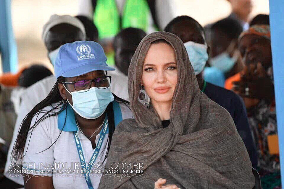 Анджеліна Джолі відвідала ларерь біженців.