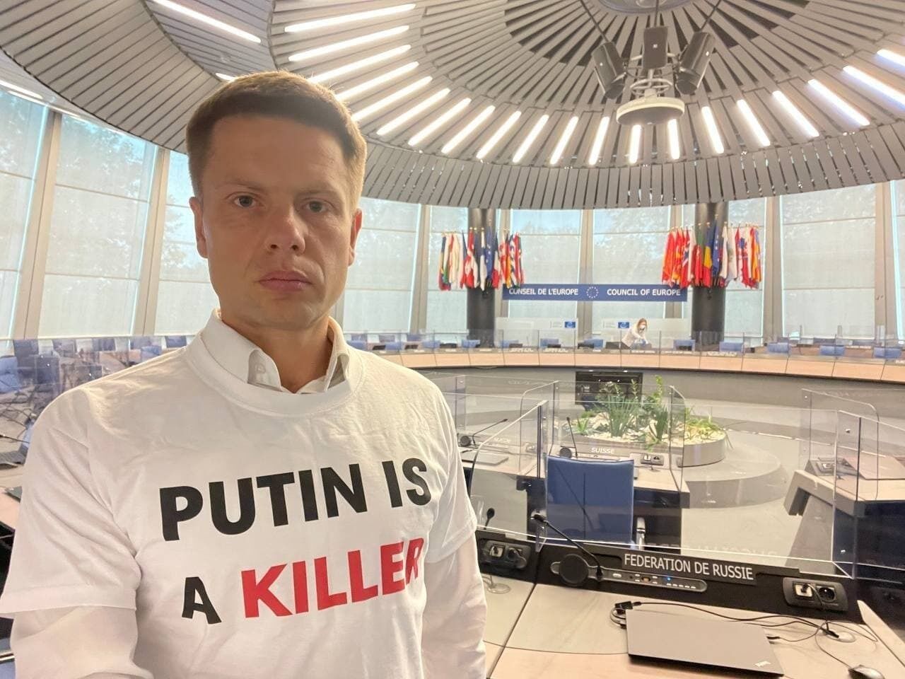 Гончаренко в футболке "Путин убийца".