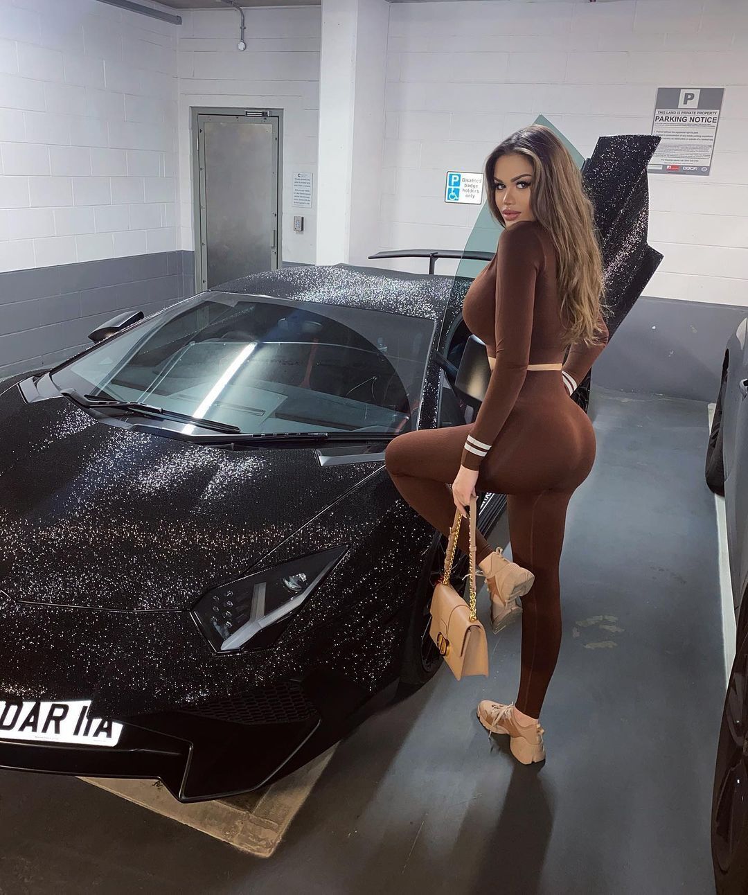 Дария Родионова и ее Lamborghini Aventador
