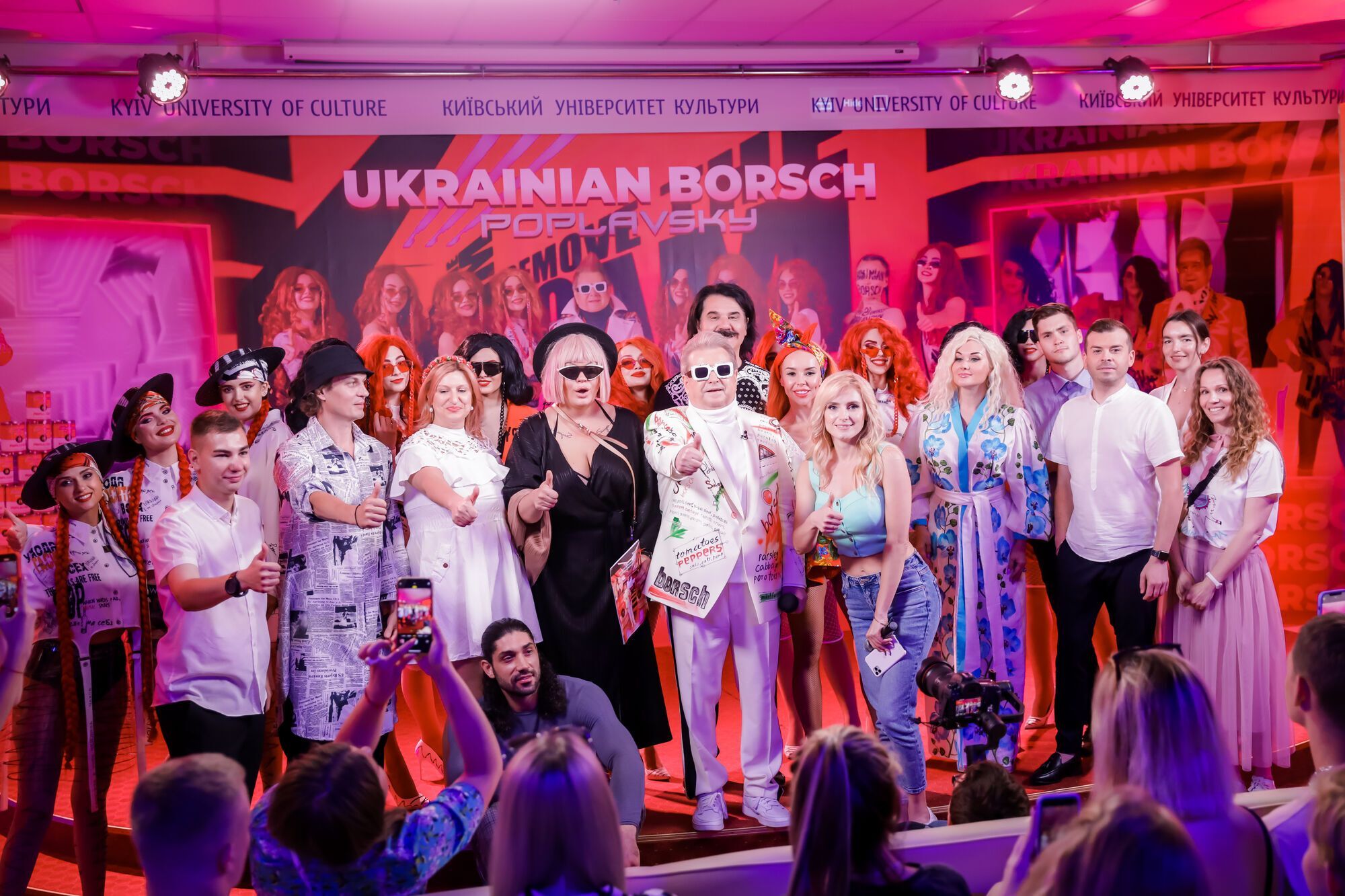 Поплавский представил клип на песню "Український борщ" и зачитал рэп