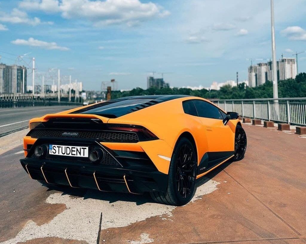 Lamborghini Huracan Evo Fluo Capsule, который появился в Киеве