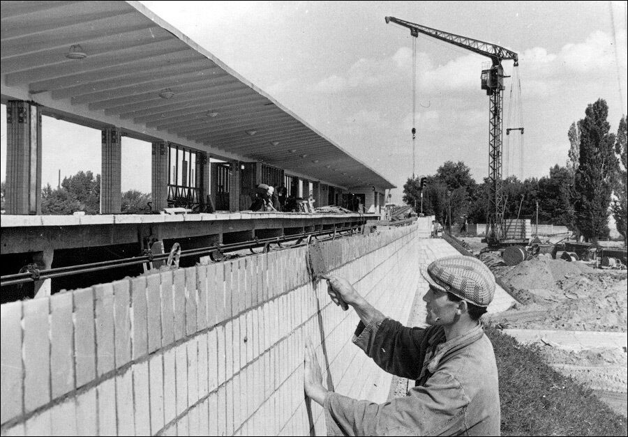 Будівництво станції наближається до завершення. 1965 рік.