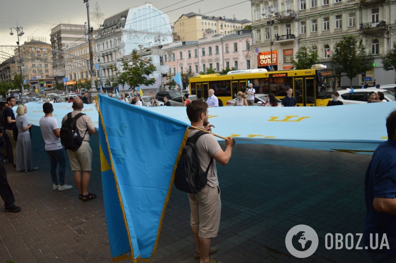 Участники акции скандировали "Крым – это Украина!"