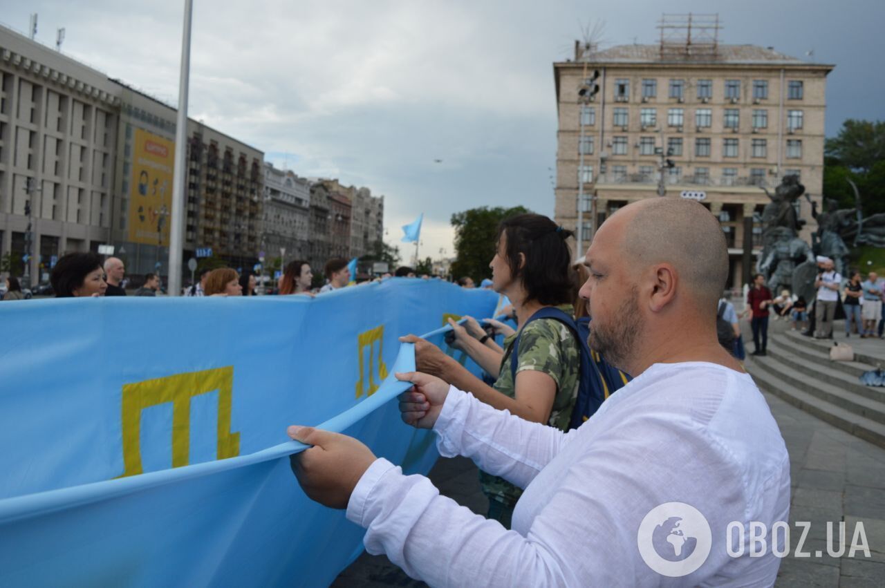 У Києві пройшла хода з нагоди Дня кримськотатарського прапора