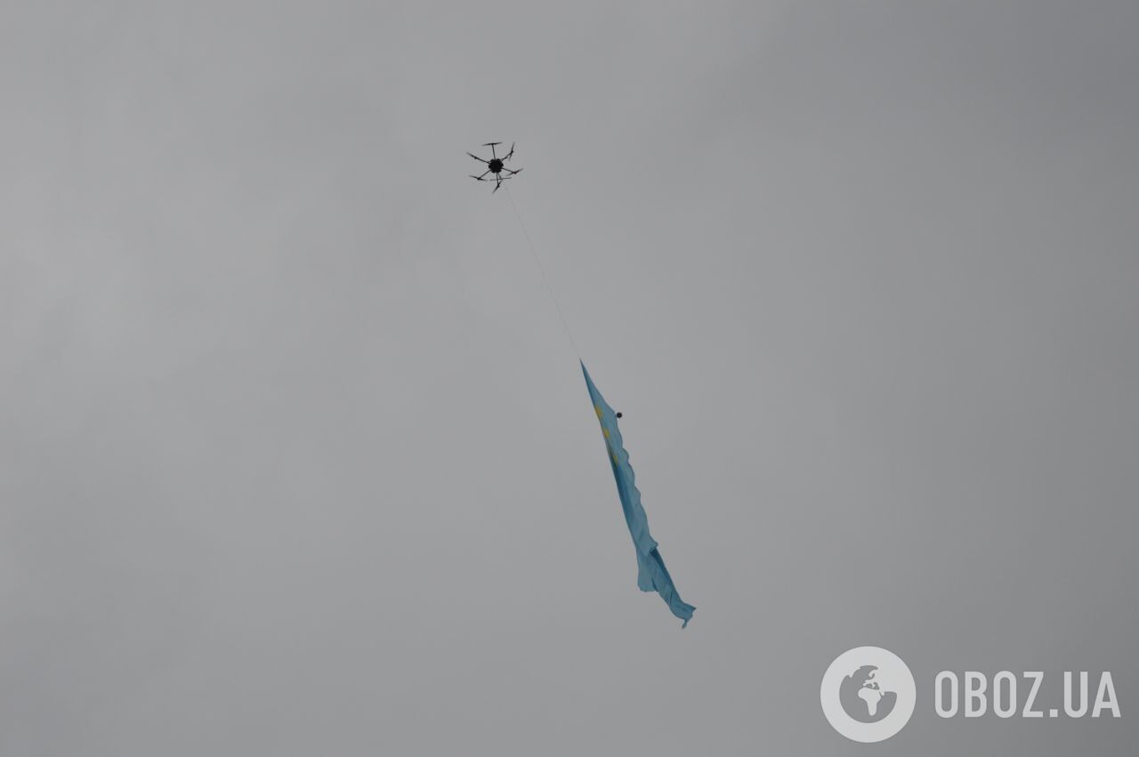 Крымскотатарский флаг запустили в небо