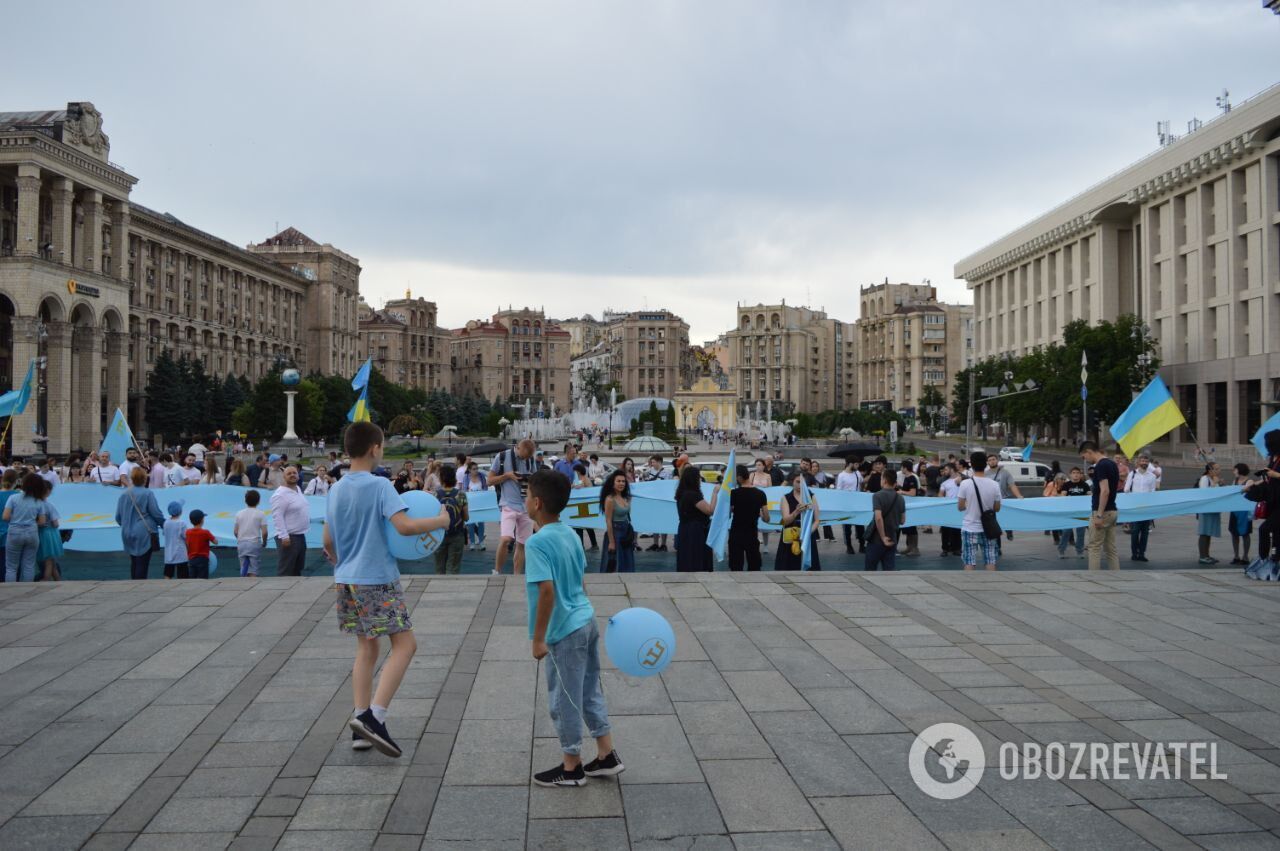 Украина отметила День крымскотатарского флага