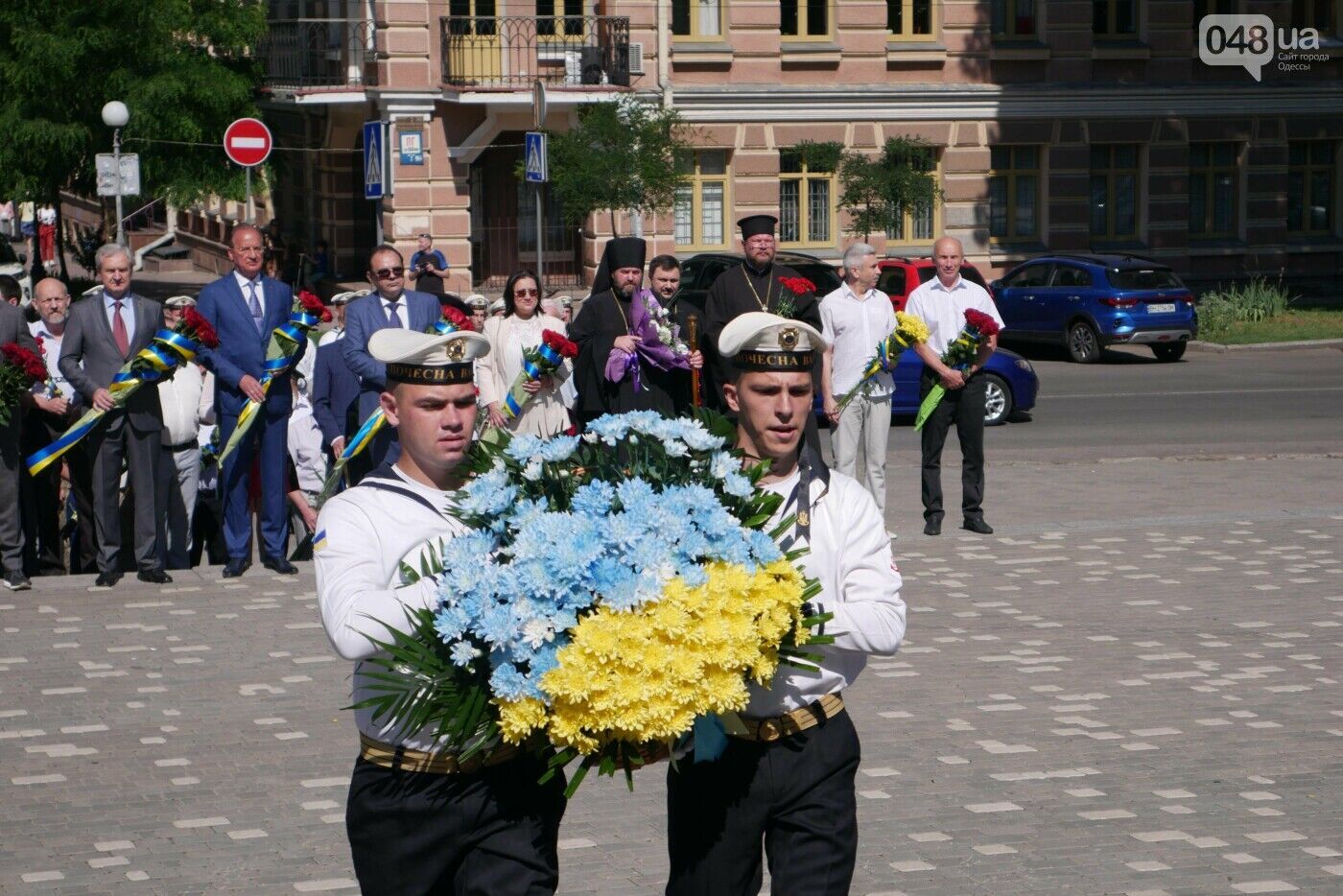 В Одесі до пам'ятника Кобзарю в парку ім. Шевченка відбулося покладання квітів