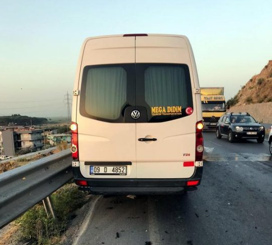 В Турции автобус выехал на встречку.