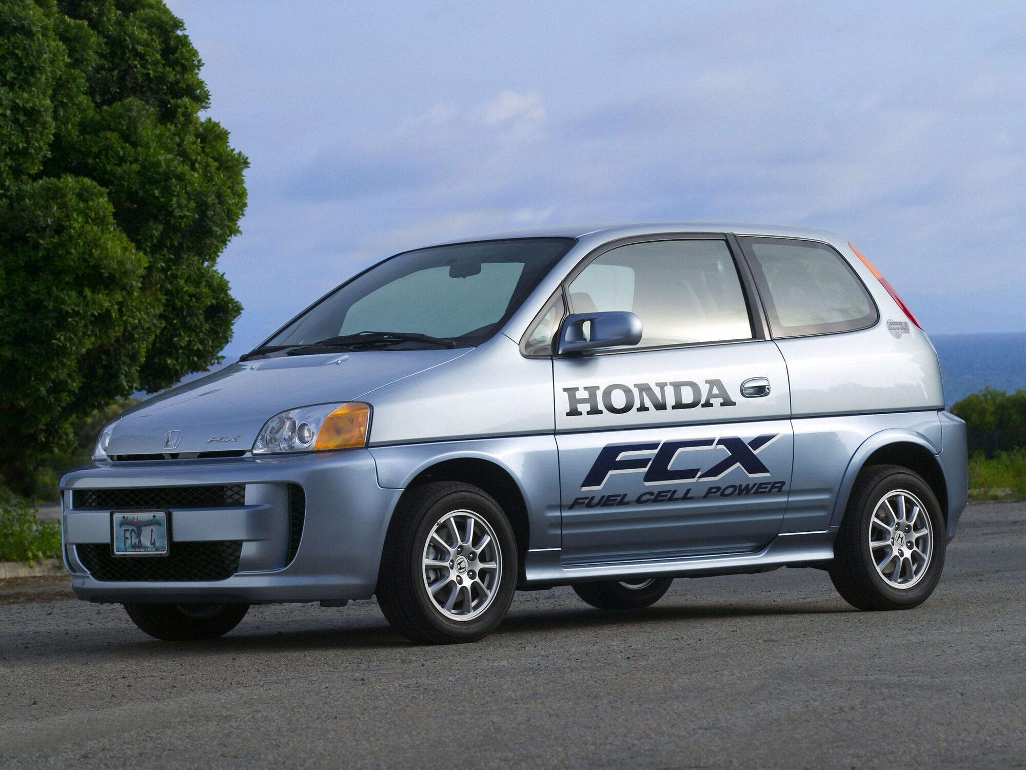 Honda FCX (2002) с водородными топливными элементами