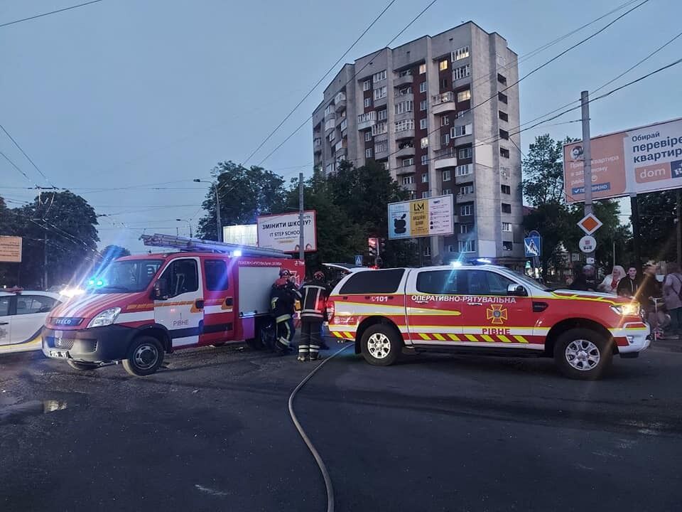 В Ривне произошло масштабное ДТП с такси: много пострадавших. Фото