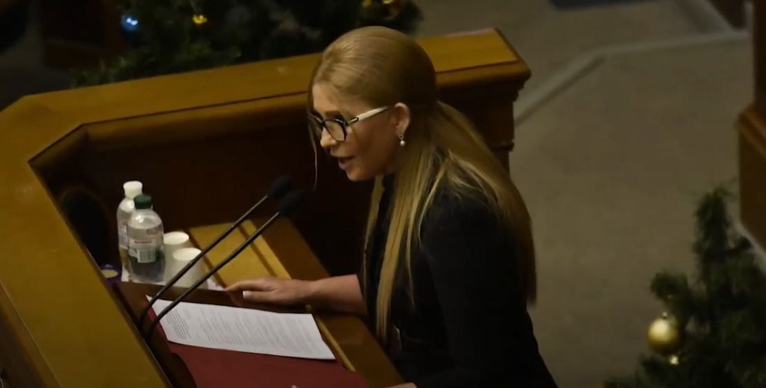 Тимошенко з розпущеним волоссям у Раді