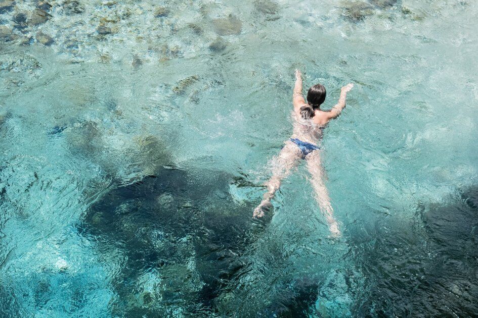 Пляжи в Албании галечные и достаточно чистые, практически везде есть лежаки и зонтики.