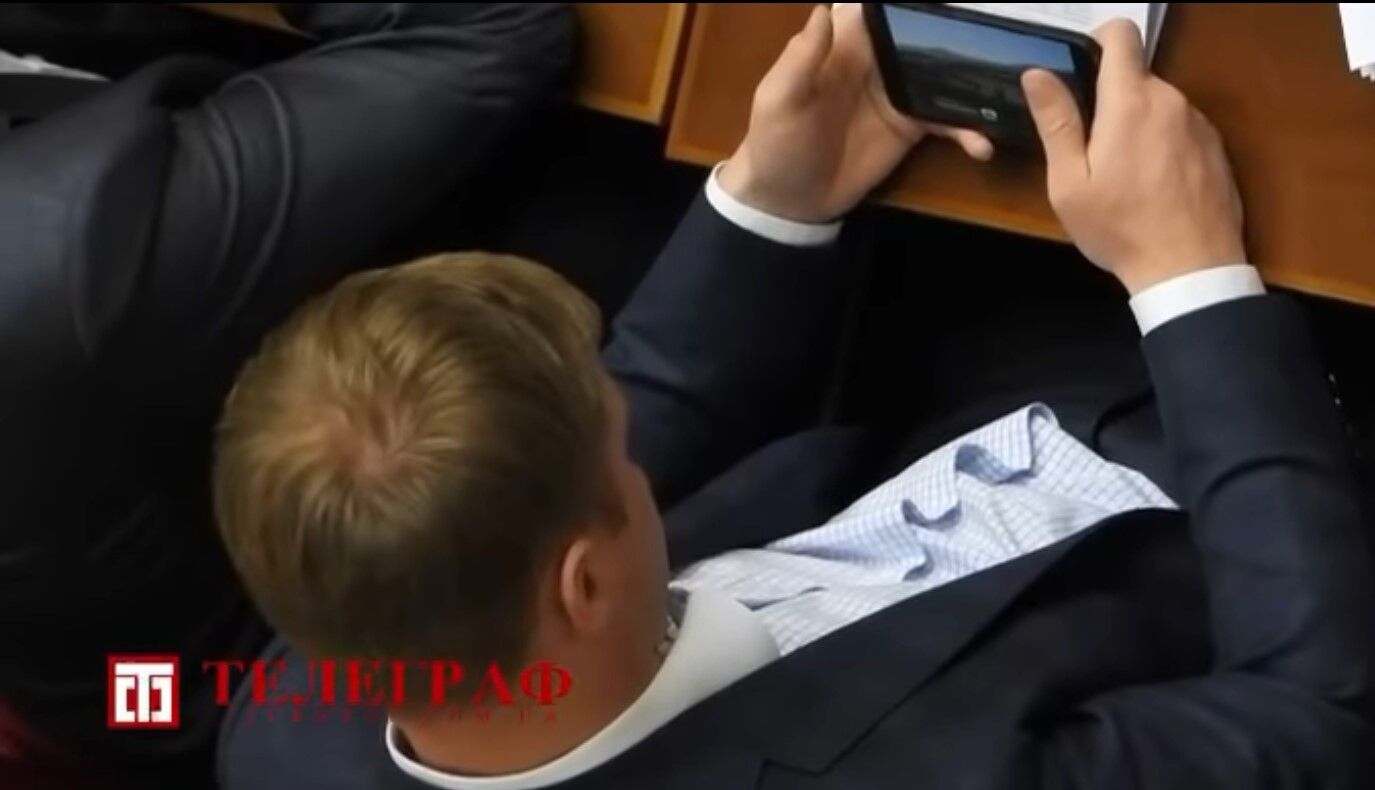 Роберта Горвата спіймали за розвагами в телефоні на засіданні парламенту
