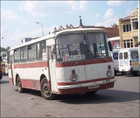 Радянський автобус влітку був нестерпний.