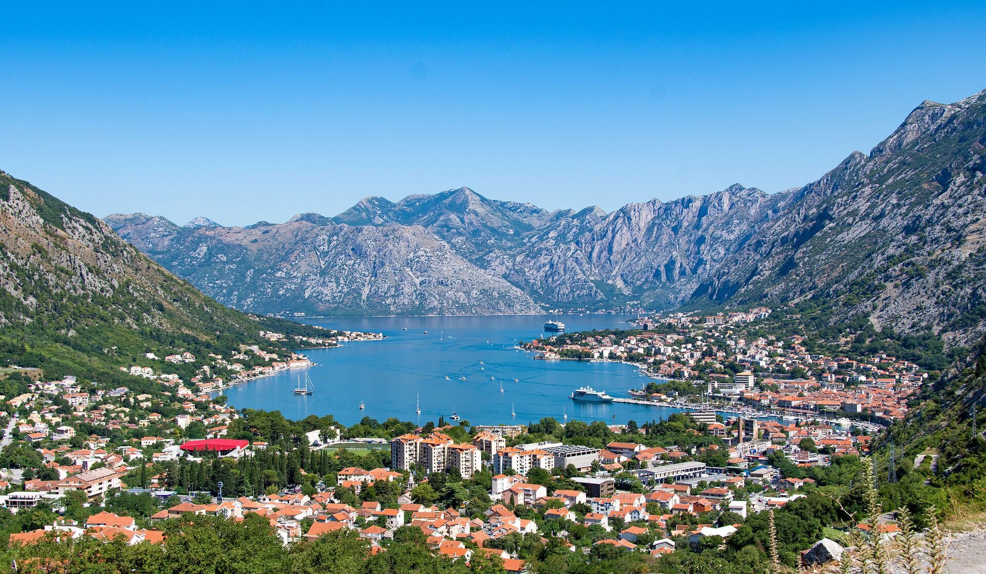 Черногория сняла все ограничения для отдыхающих