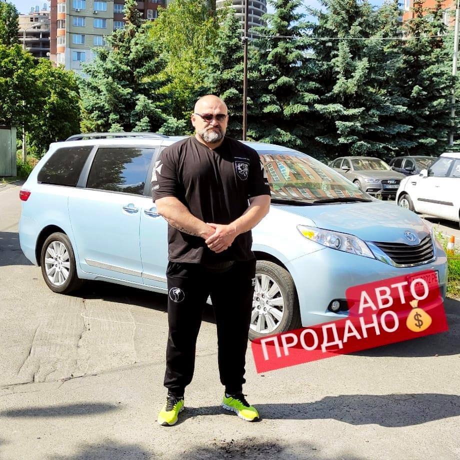 Василий Вирастюк продал свою Toyota Sienna