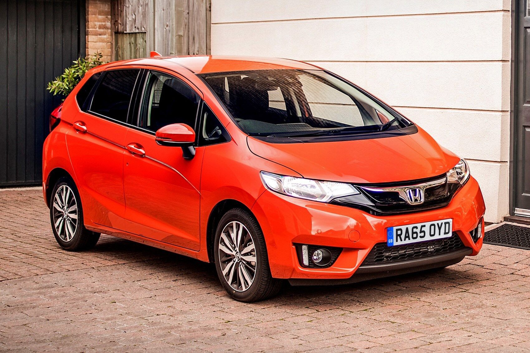 Honda Jazz – надежное и экономное авто