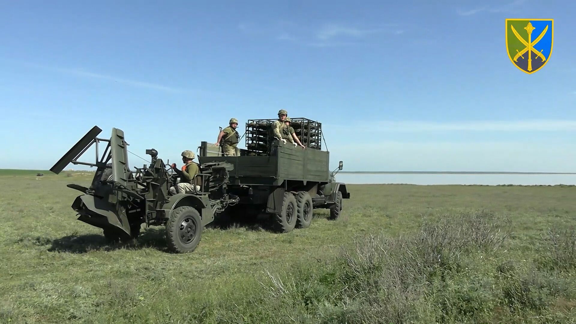 Українські військові "замінували" територію біля Криму. Фото та відео