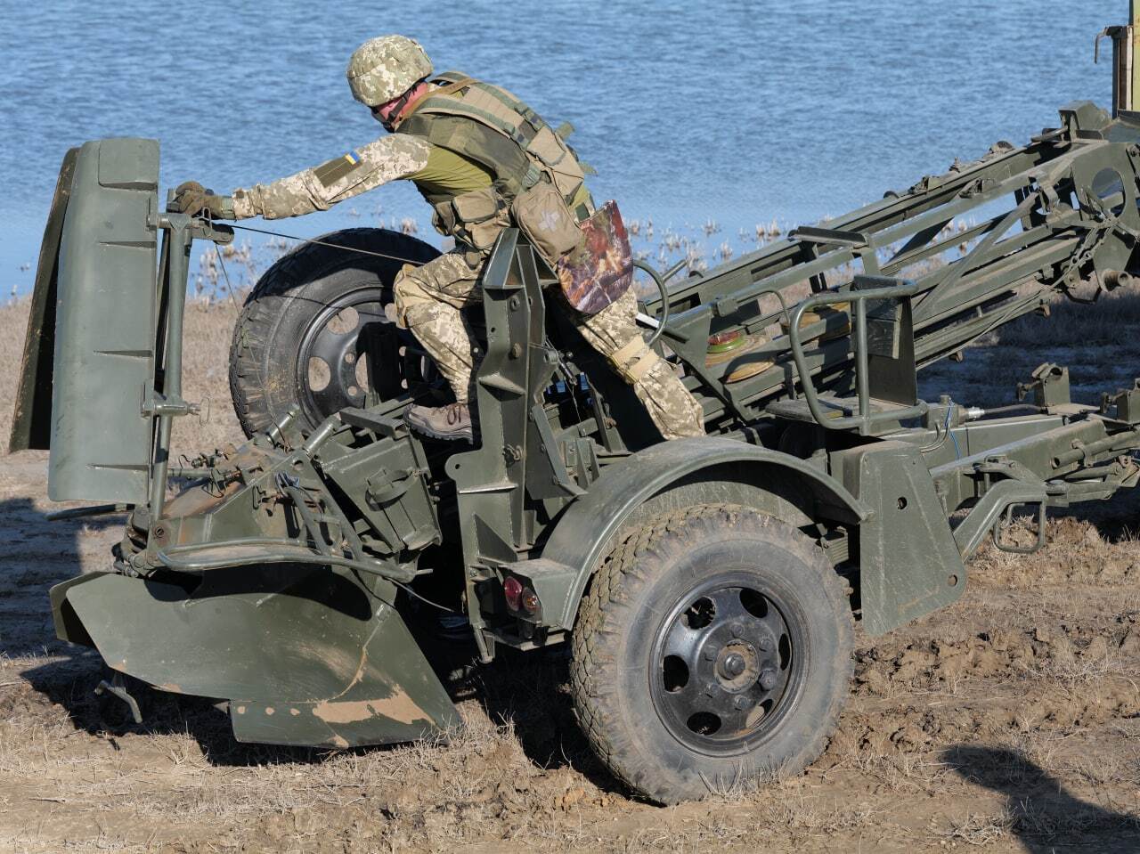 Украинские военные "заминировали" территорию возле Крыма. Фото и видео