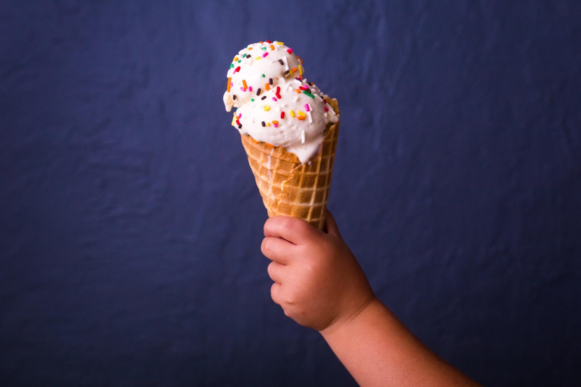Перше класичне морозиво на основі молока з'явилося у 18 столітті у Франції