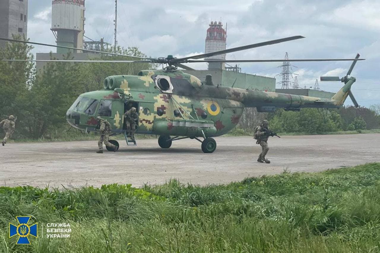 В мае СБУ разоблачила банду копов-наркодилеров и фейковых "советников" президента Украины