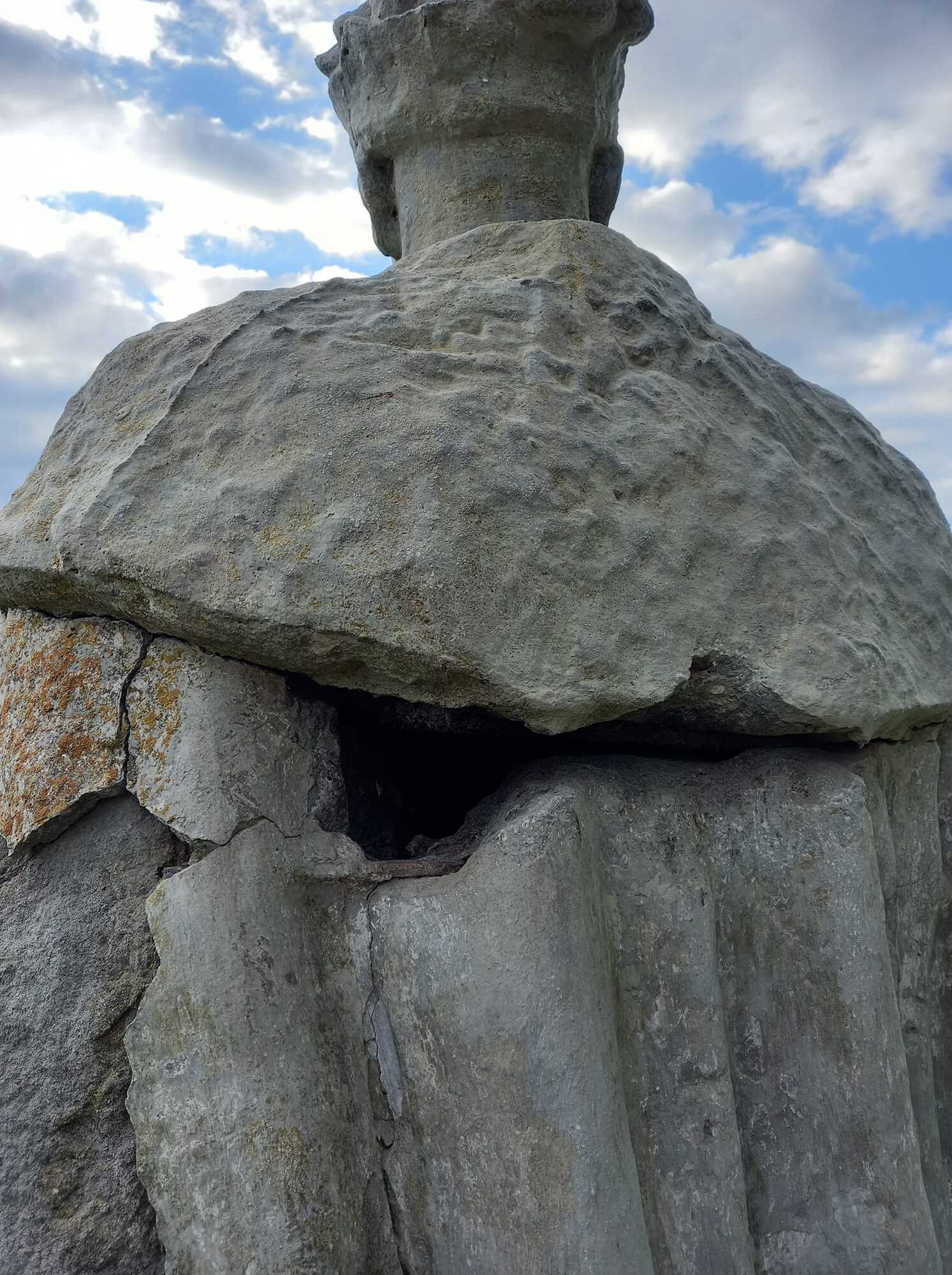Пам’ятник Хмельницькому руйнувався