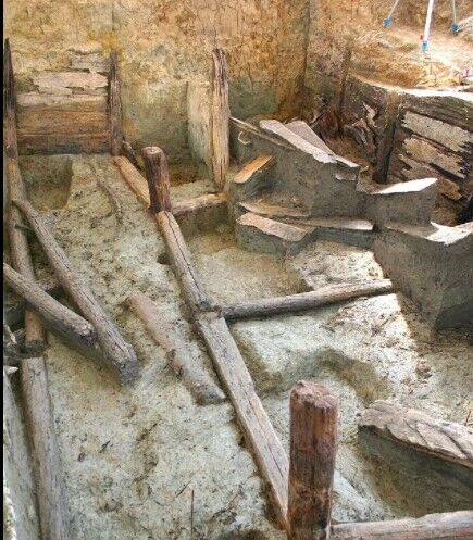 Бассейны были построены с интервалом в более десяти лет