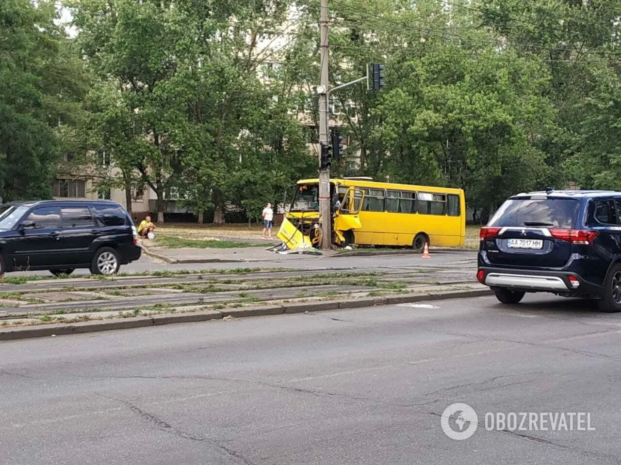 Нібито водій маршрутки не впорався з керуванням.