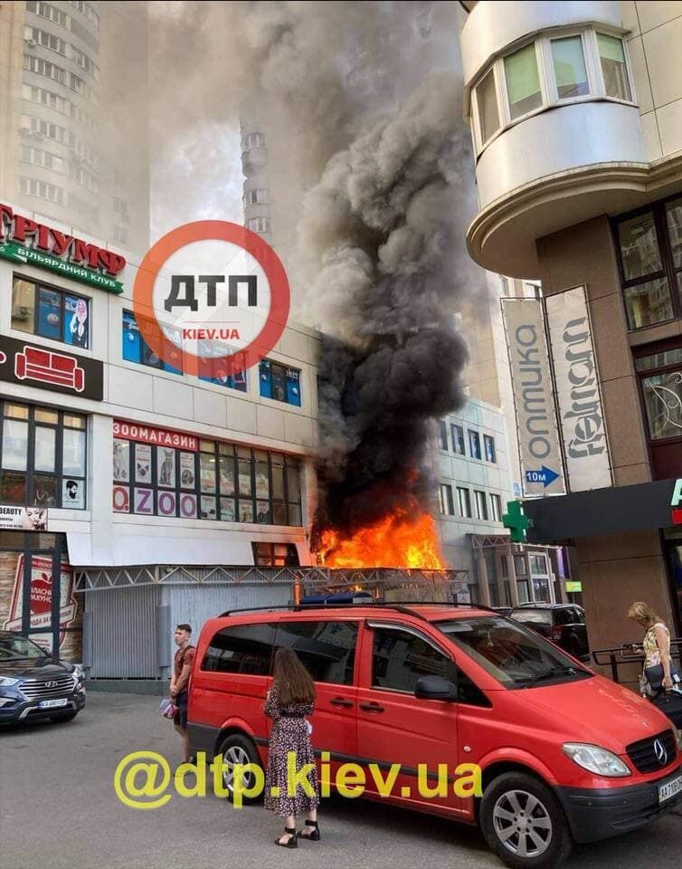 Пожар в магазине "Сільпо".