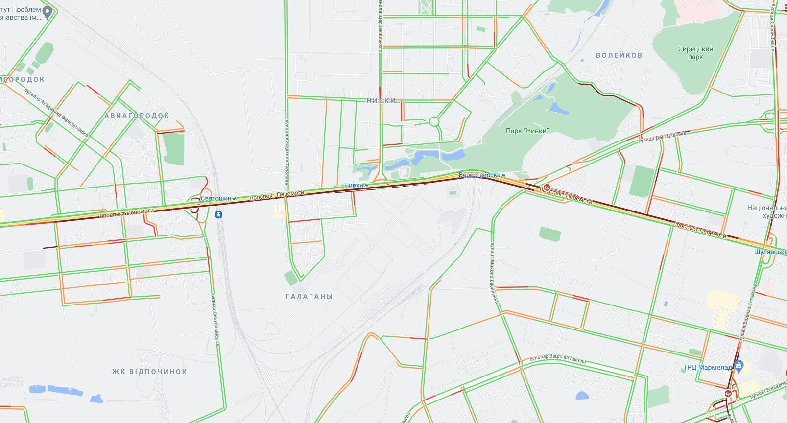 Рух на проспекті Перемоги ускладнений.
