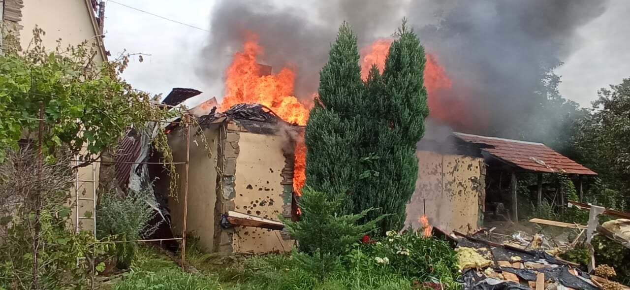 Обстріл в Донецькій області завершився пожежею.