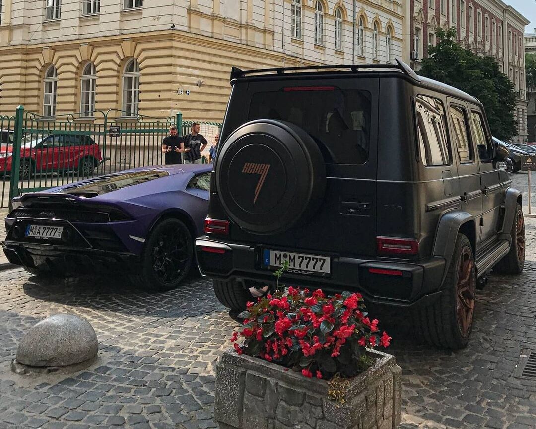 Lamborghini Huracan Evo RWD і Mercedes-Benz G63 AMG на вулицях Львова