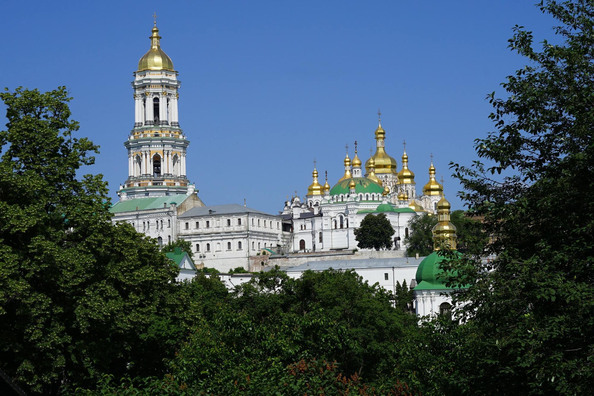 28 июля православные посещают церковь, чтобы помолиться святому Владимиру