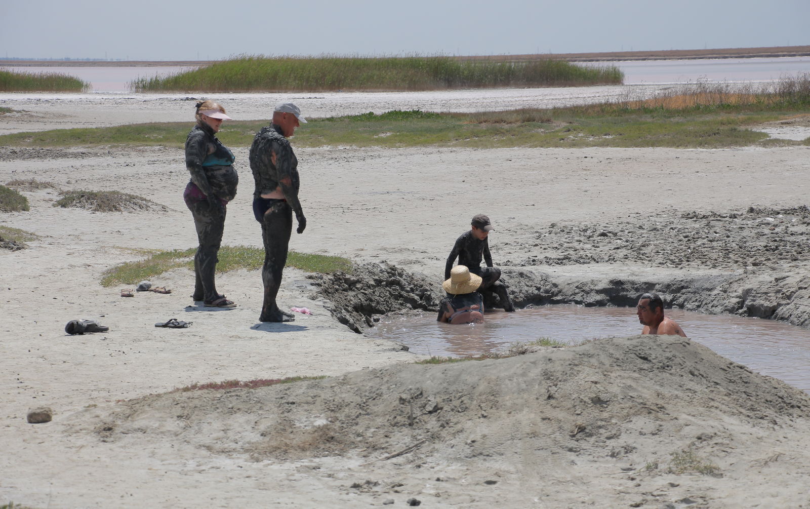 В Приазовье есть огромное количество лиманов, горячих источников и соленых озер с лечебными грязями