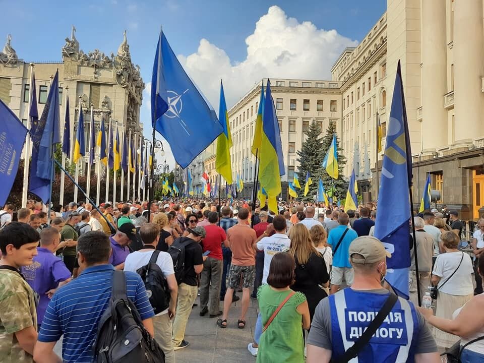 Депутаты "ЕС" во время акции в поддержку Павловского назвали дело сфабрикованным