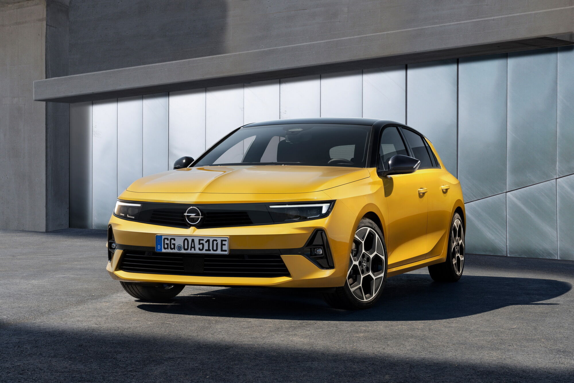 Astra получила привлекательны дизайн в новой стилистике бренда Opel Vizor