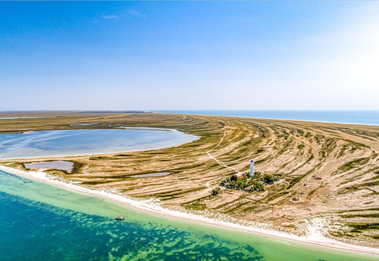 какое море в одессе черное или азовское