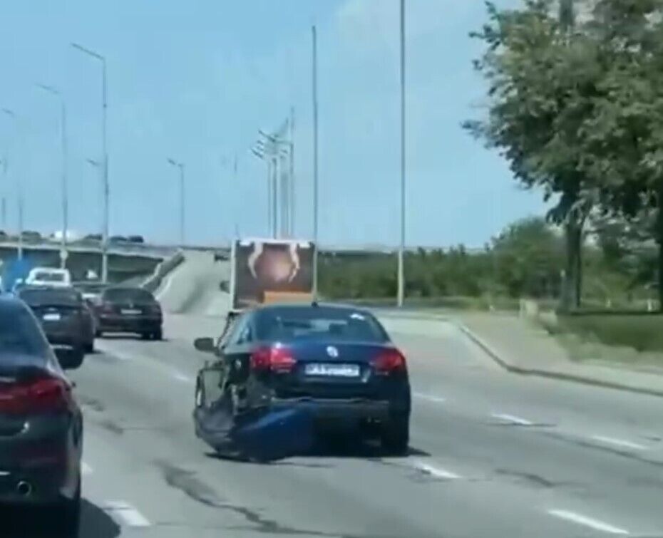 Водитель не заметил, что ездил на поврежденном автомобиле.