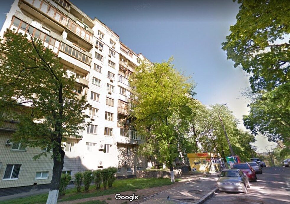 Грабитель ворвался в квартиру дома на ул. Никольско-Ботанической