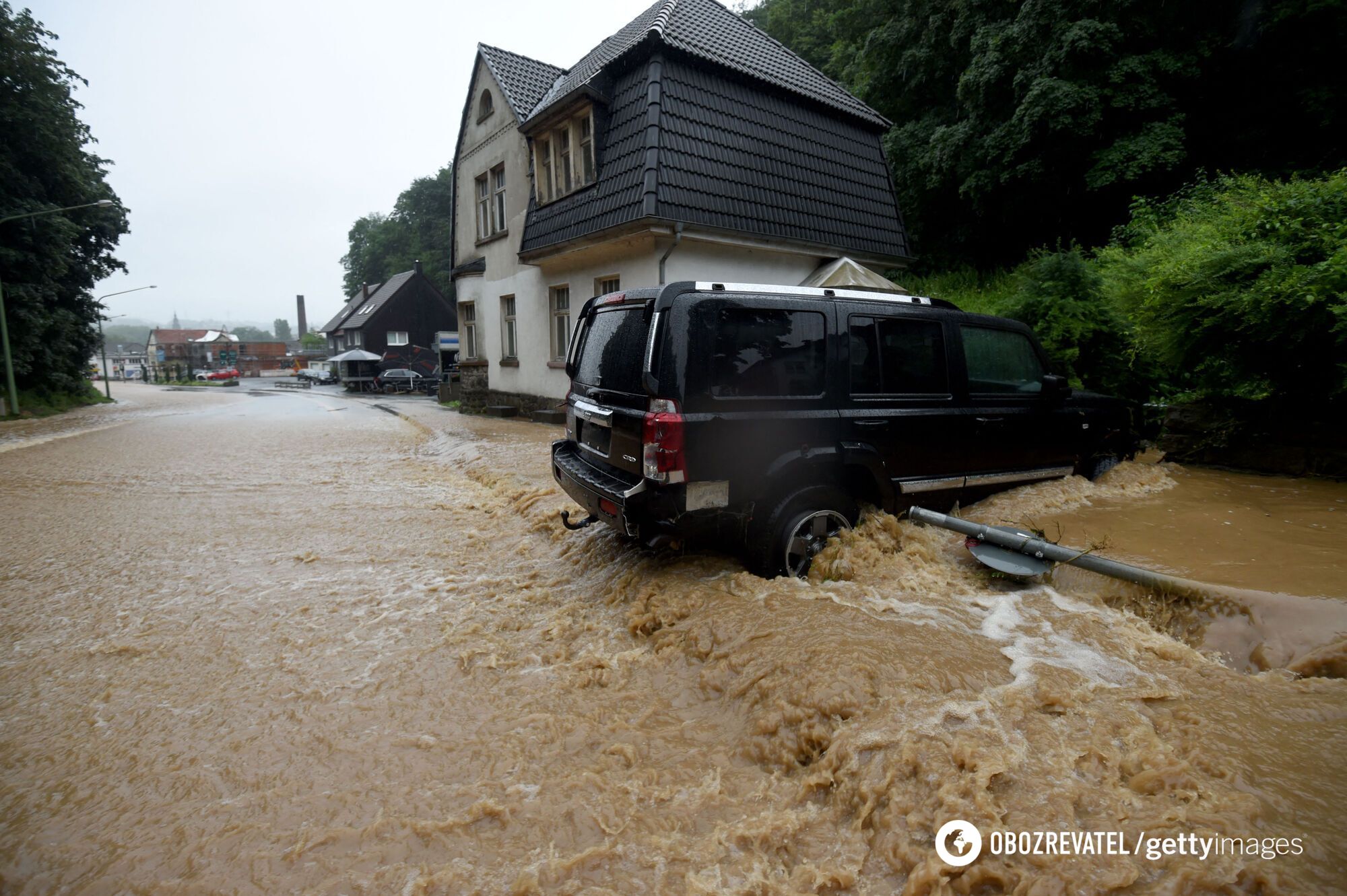 В Германии после масштабного наводнения погибли люди, много пропало без вести. Фото и видео