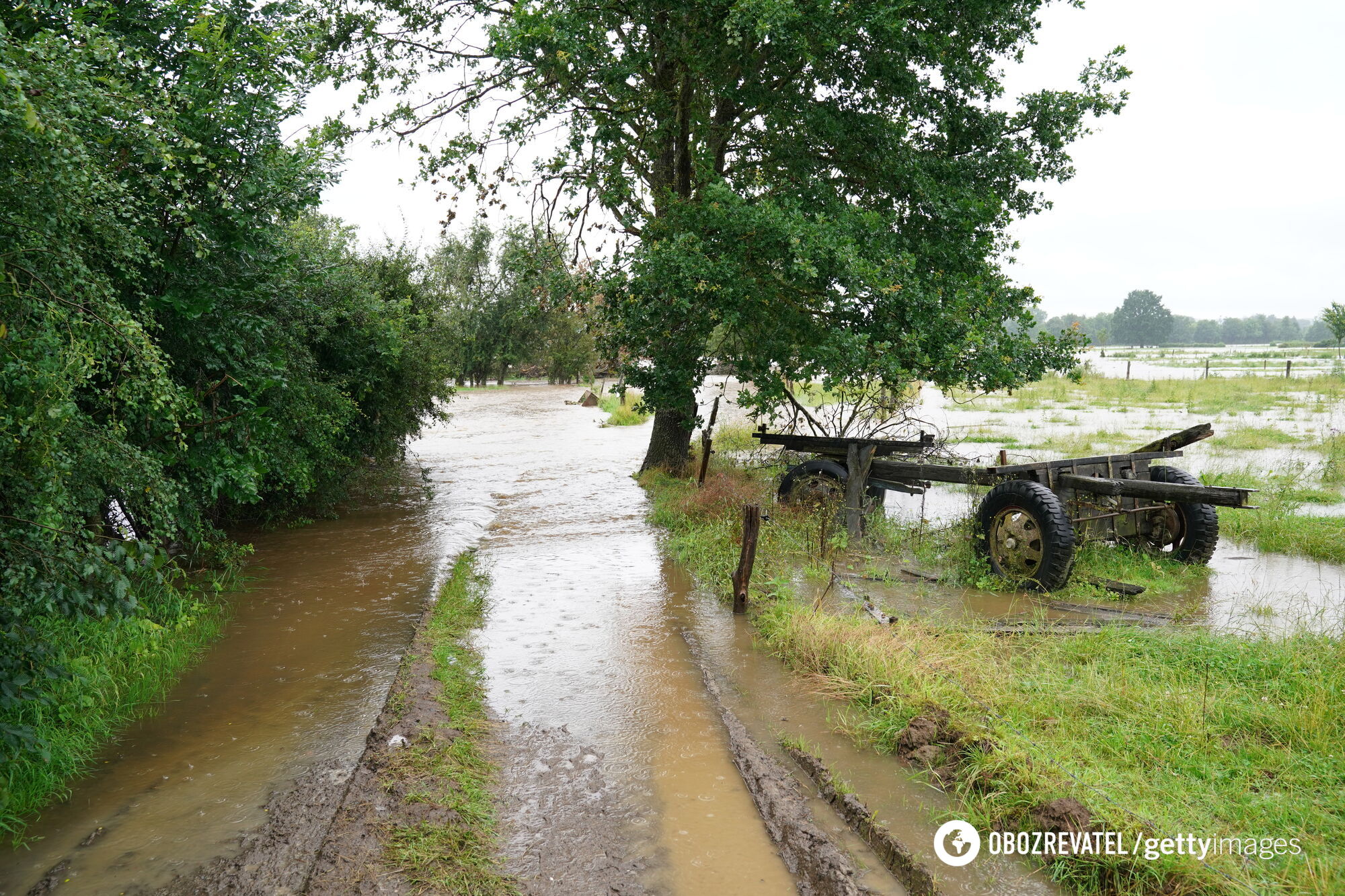 Вода розмила дороги