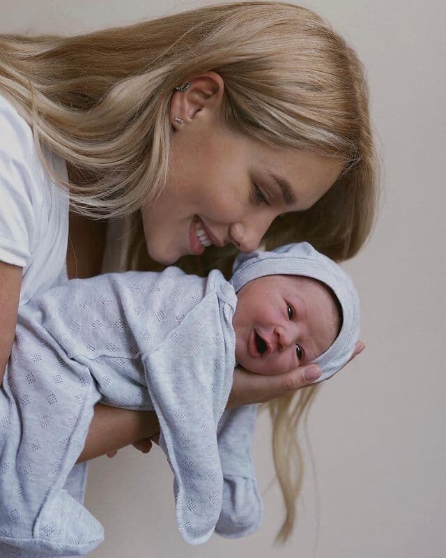 Квиткова со своим новорожденным сыном