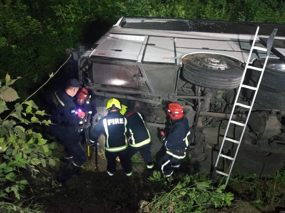 До надання допомоги було залучено чотири одиниці спецтехніки ДСНС і 20 рятувальників