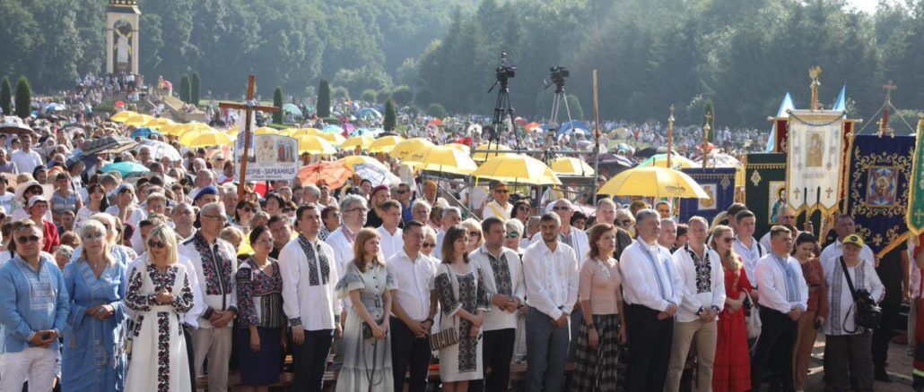 Порошенко взяв участь у традиційній Всеукраїнській прощі. Фото