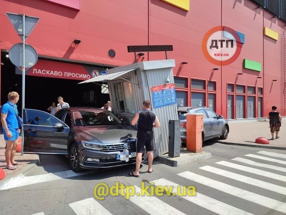 Аварія в Києві на Троєщині