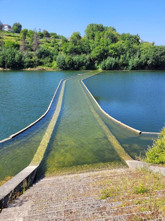 Міст пішов під воду