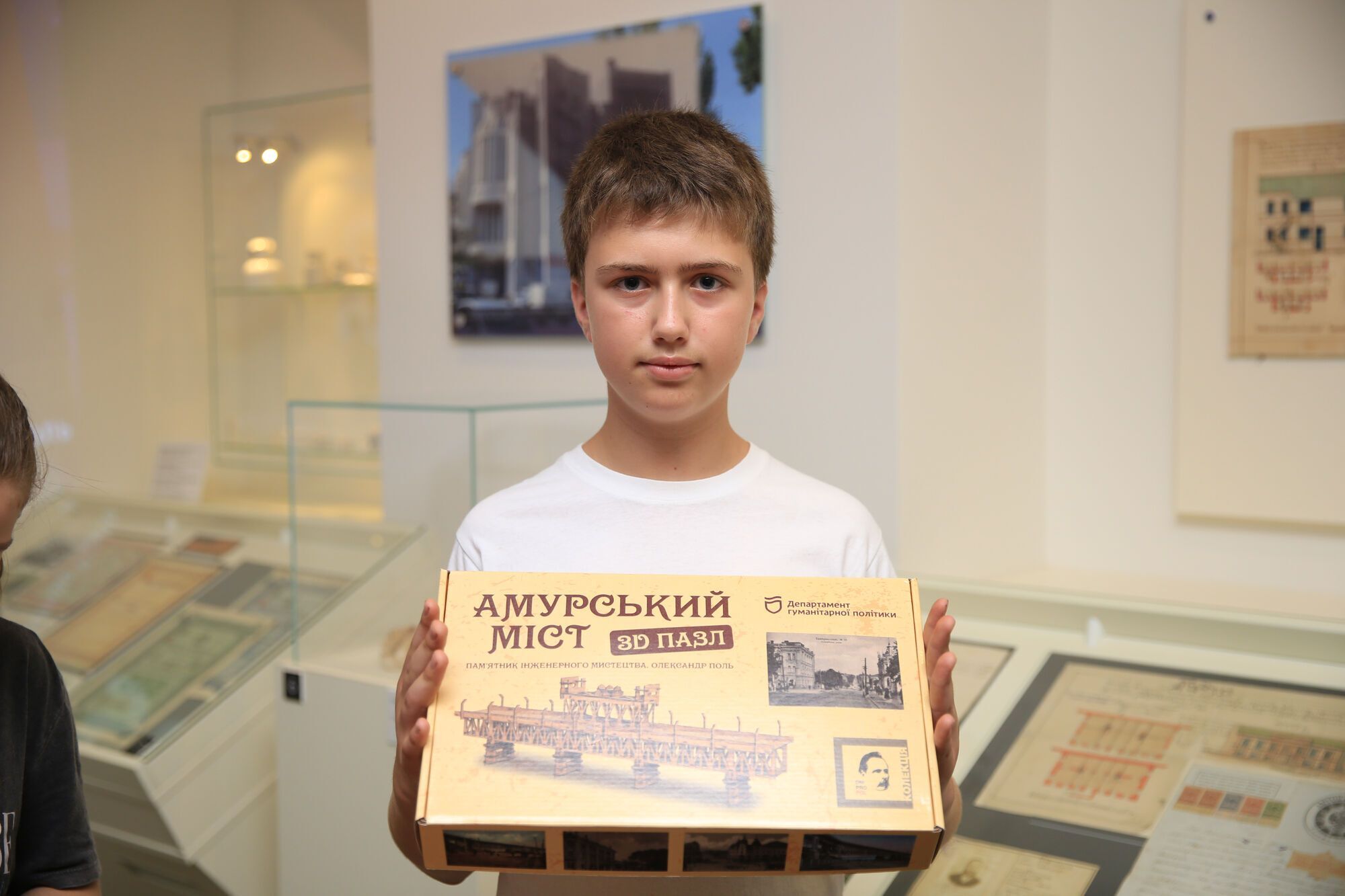 В музее истории Днепра представили сувенирную серию продукции, связанную с Александром Полем