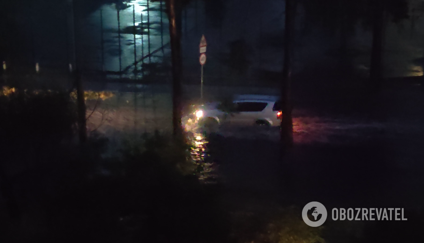 Потоп на Бориспольской в Дарницком районе.