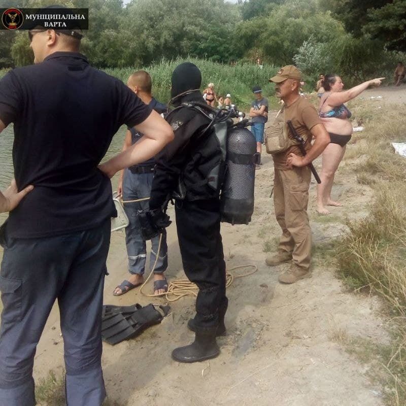В Киеве два часа искали женщину, которая исчезла у озера.